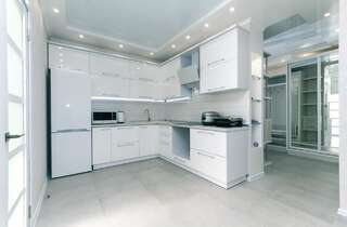 Апартаменты FlatRent Drahomanova 2a Киев Апартаменты Делюкс-7